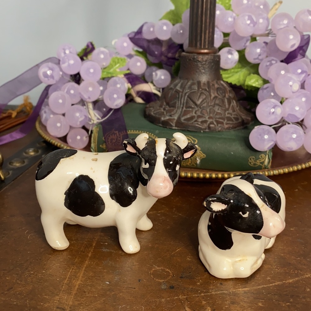 - Vintage Ceramic Black White Cow Salt And Pepper Shaker Set